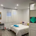 A Modern With Big Garden Trápeza