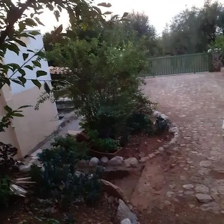 A Modern With Big Garden Hébergement de vacances