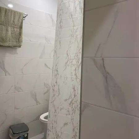 A Modern With Big Garden * Trápeza