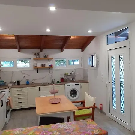 A Modern With Big Garden Casa vacanze *