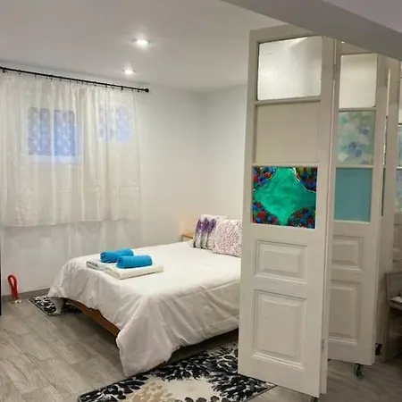 A Modern With Big Garden Сasa de vacaciones *