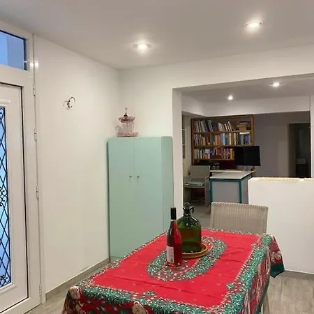 A Modern With Big Garden Casa vacanze *