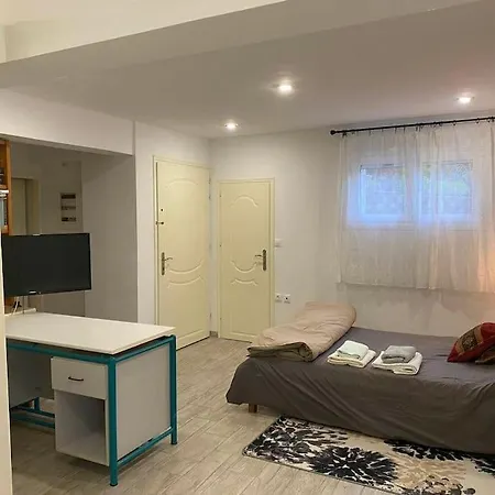 A Modern With Big Garden Casa vacanze Trápeza