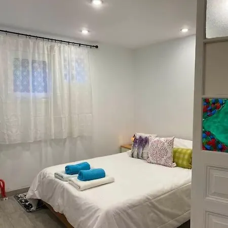 Сasa de vacaciones A Modern With Big Garden Trápeza