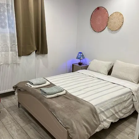 A Modern With Big Garden Trápeza