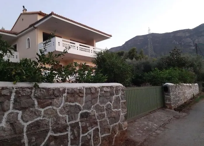 Σπίτι διακοπών A Modern With Big Garden Τράπεζα
