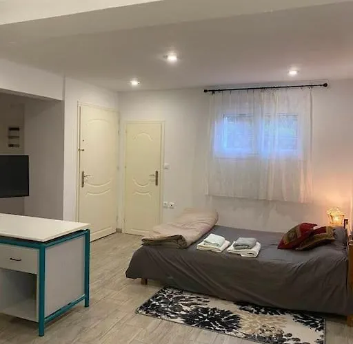 A Modern With Big Garden Σπίτι διακοπών *