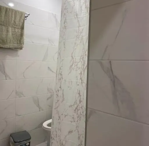 A Modern With Big Garden * Trápeza