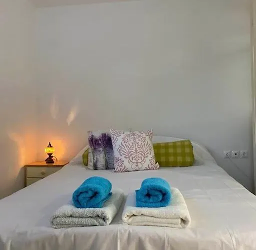 펜션 A Modern With Big Garden Trápeza