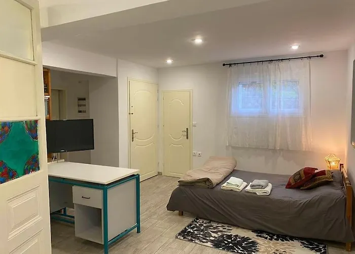 A Modern With Big Garden 펜션 Trápeza