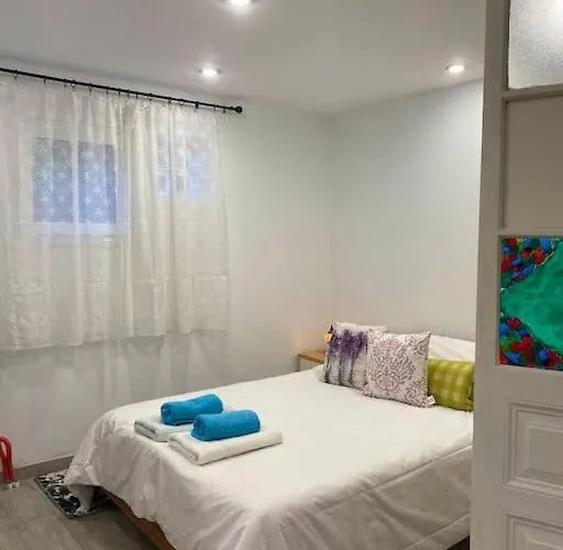 펜션 A Modern With Big Garden Trápeza