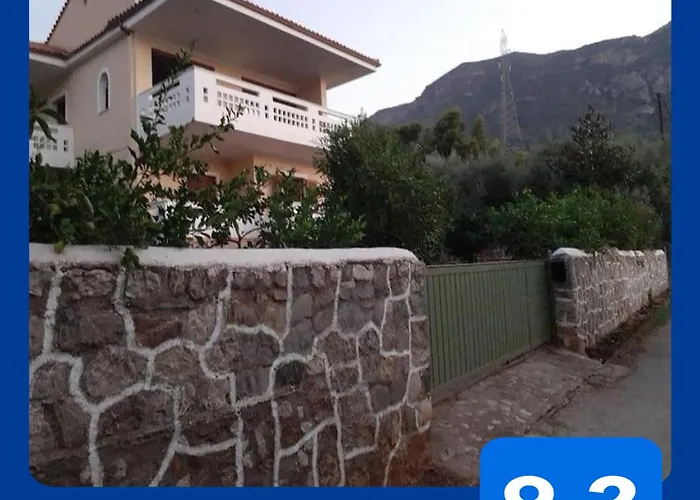 펜션 A Modern With Big Garden Trápeza