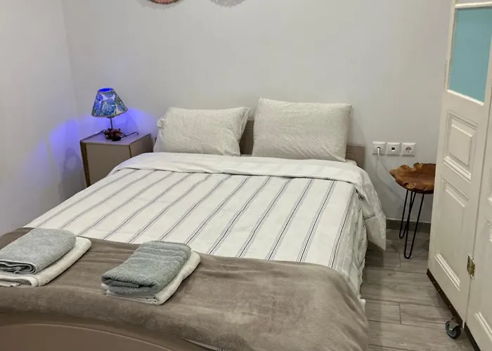 A Modern With Big Garden 度假居 *